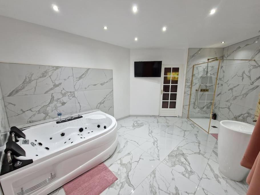 Maison Chic Avec Jacuzzi Nogent Sur Oise Yaospa60 المظهر الخارجي الصورة